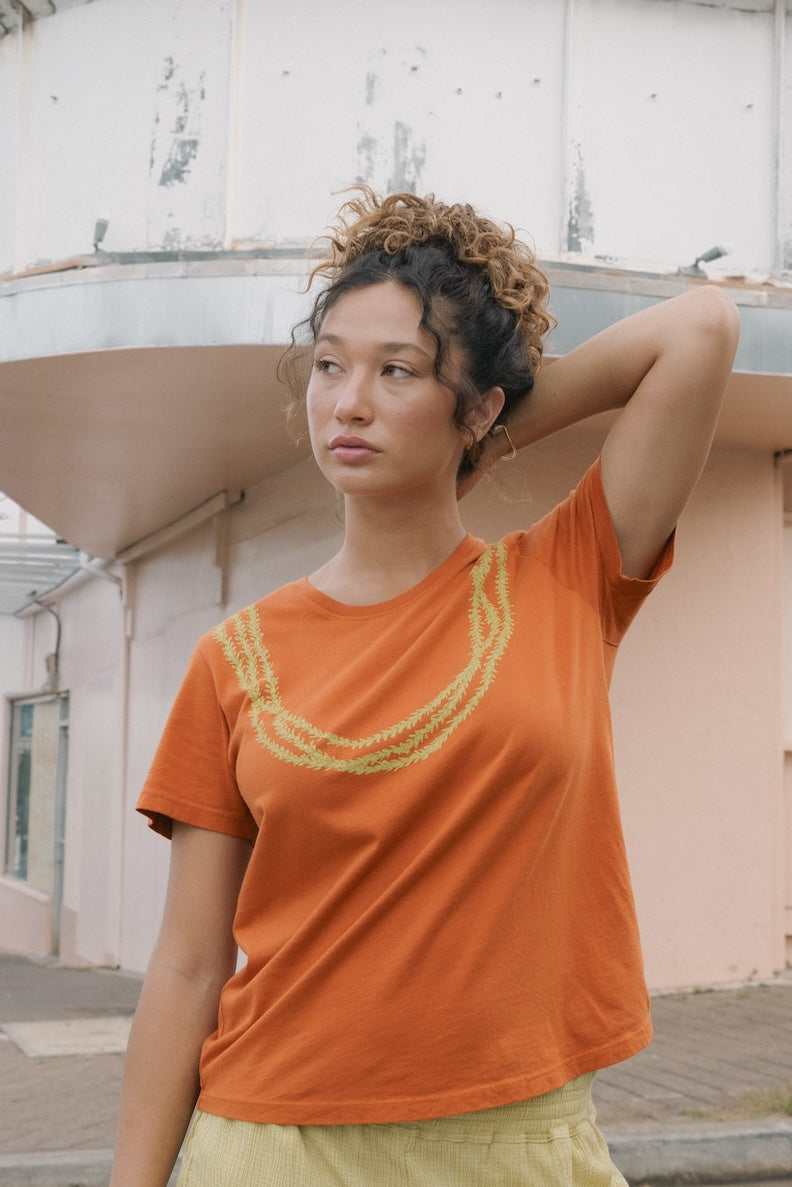 Lei Pakalana Tee - 'Alaea