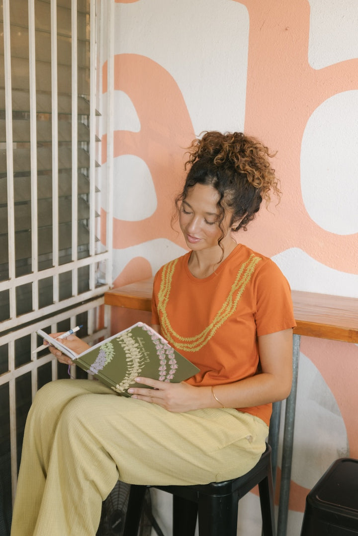 Lei Pakalana Tee - 'Alaea