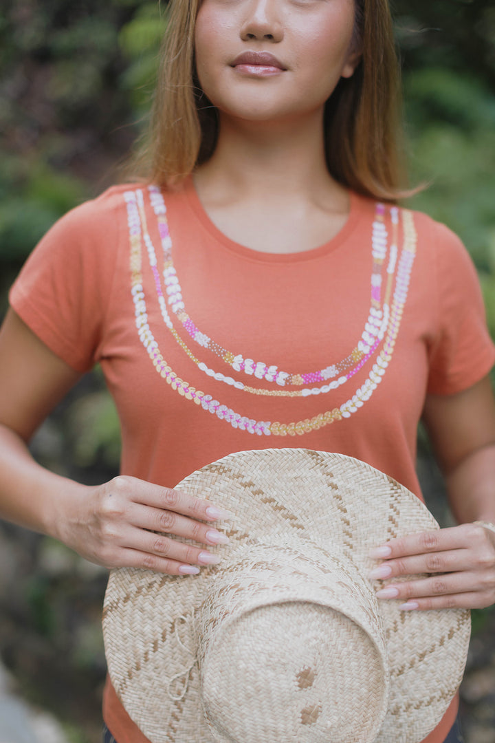 Lei Pupu o Niihau Tee - Rust
