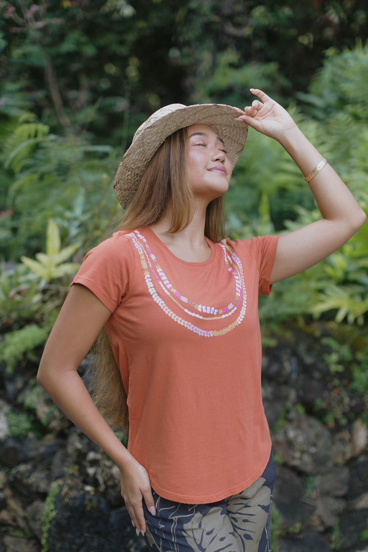 Lei Pupu o Niihau Tee - Rust