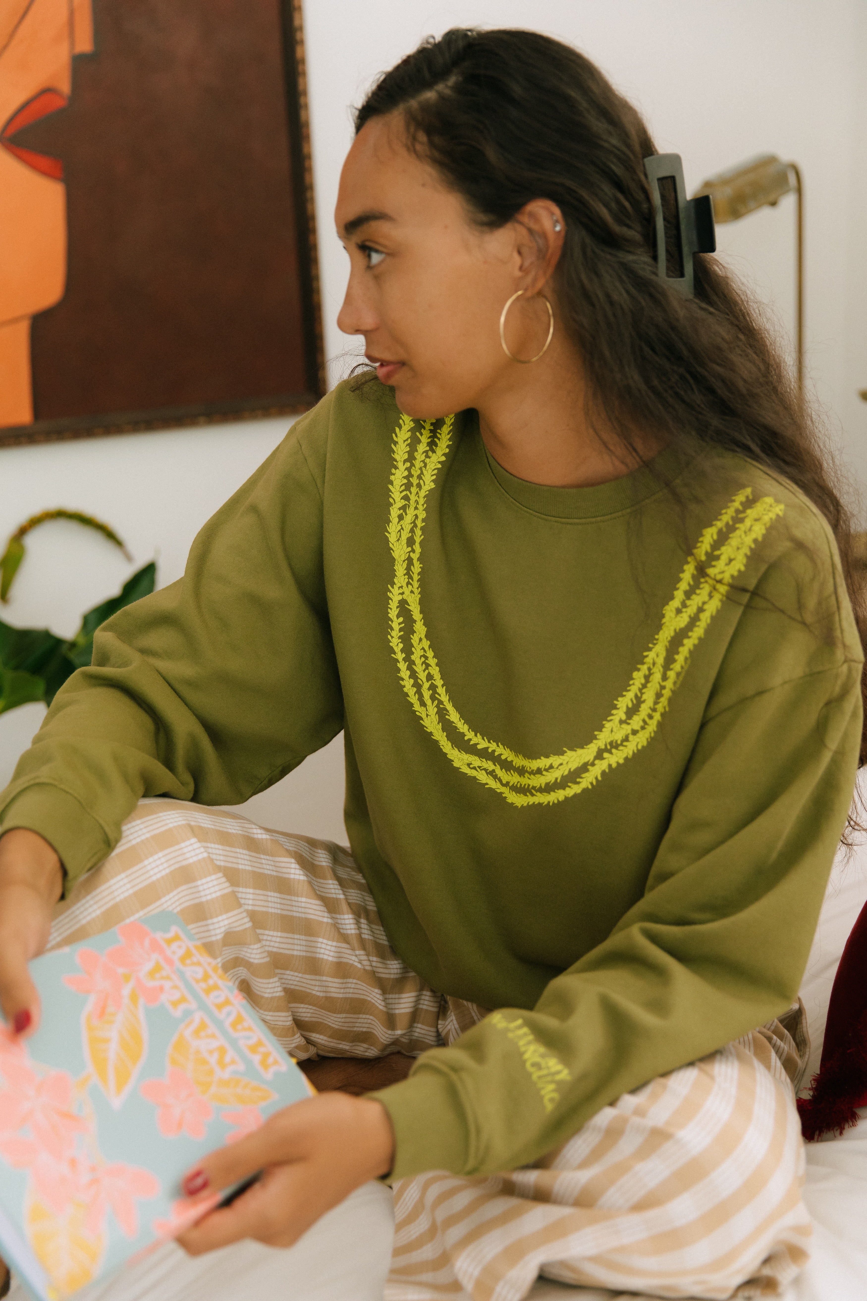 Sweatshirt Oversized - Lei Pakalana Olive – Mahina Made LLC