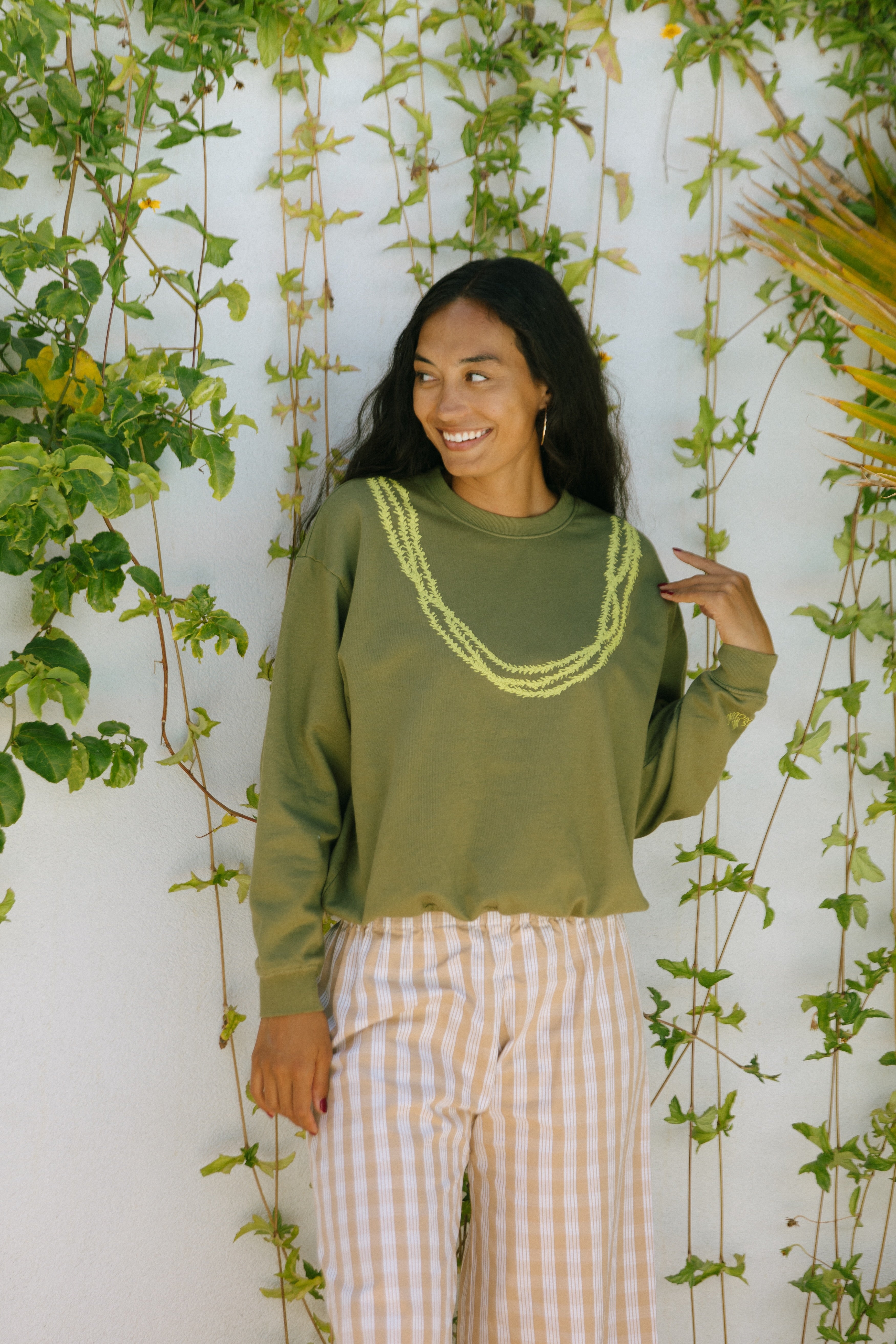 Sweatshirt Oversized - Lei Pakalana Olive – Mahina Made LLC