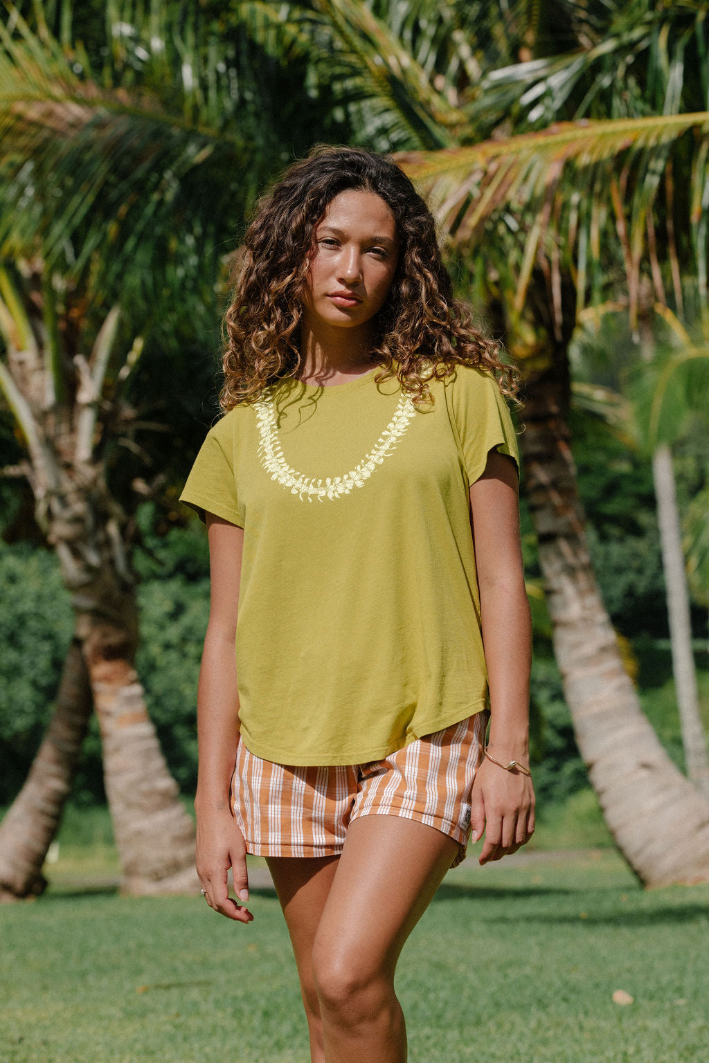 Lei Pua Kenikeni Tee - Avo – Mahina Made LLC