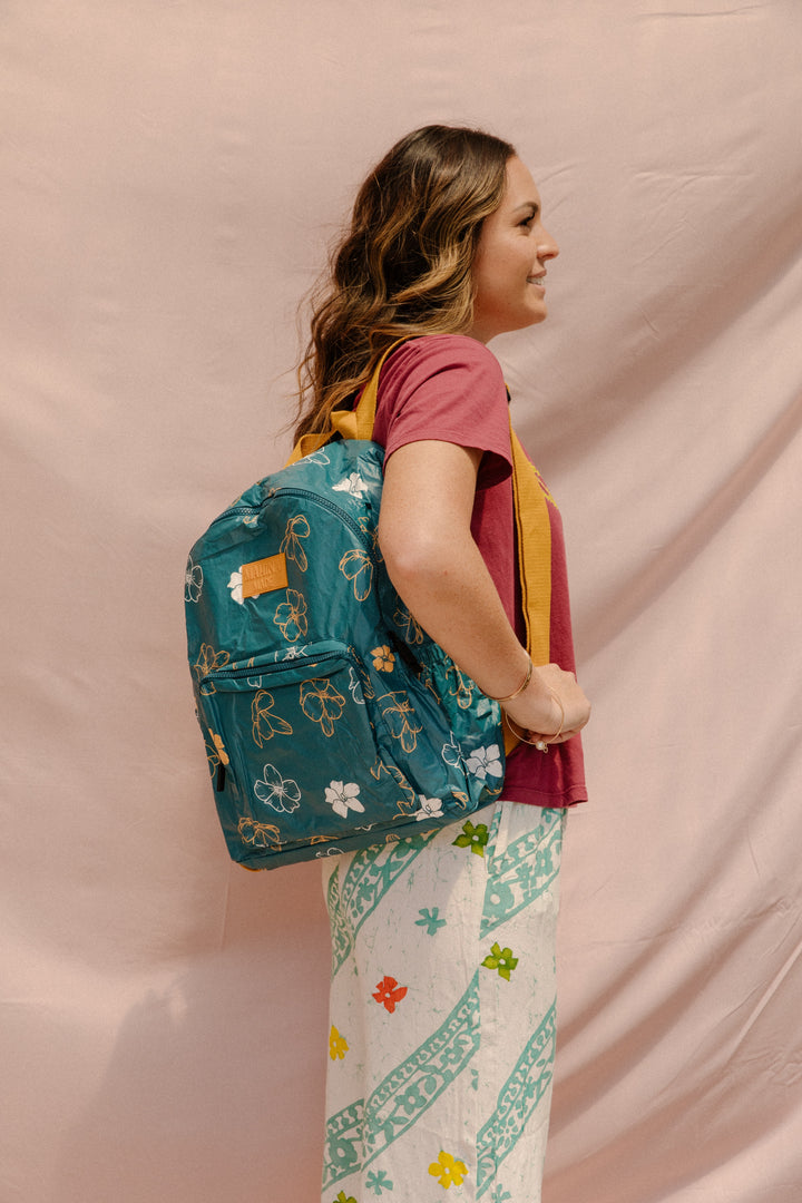 Holoholo Backpack - Pua Kenikeni Teal