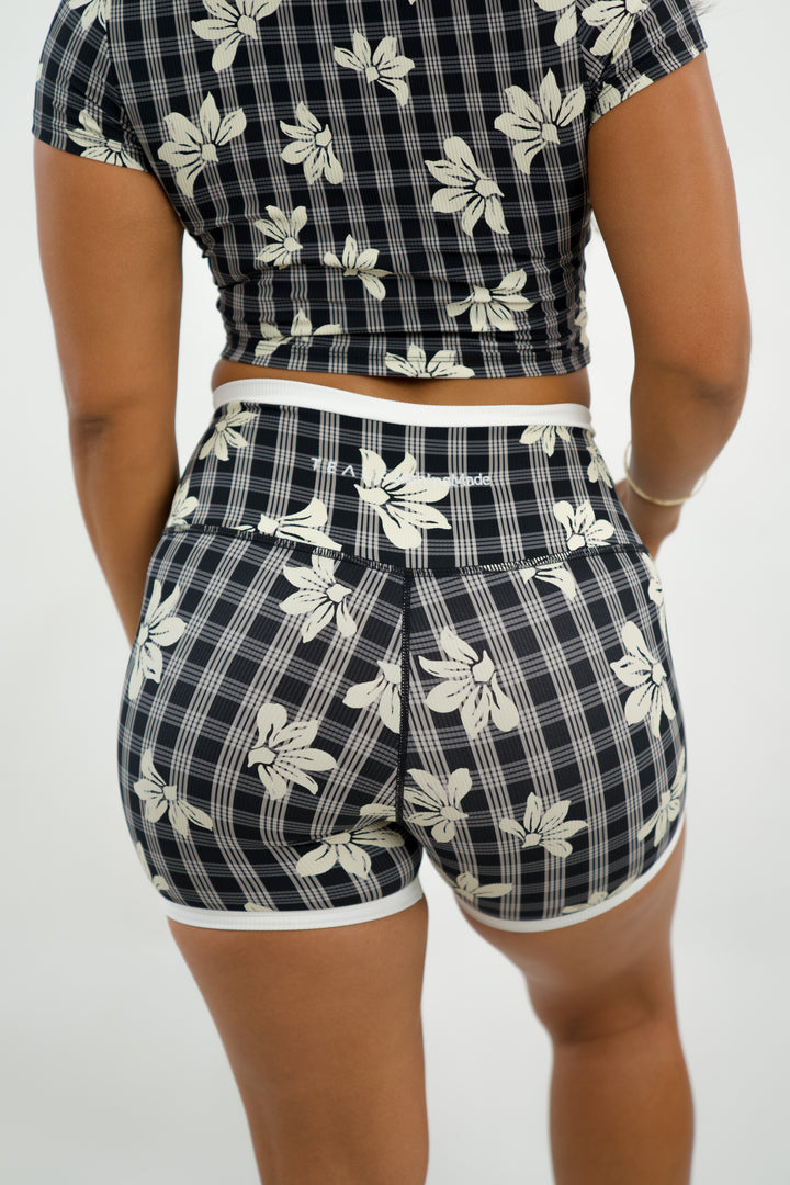Essential Biker Short 4.5" - Naupaka Black