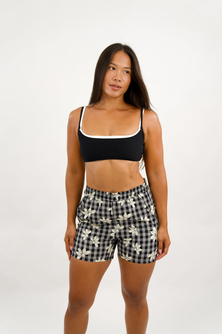 Womens Luxe Hybrid Short - Black Naupaka *WRONG SIZE LABEL*