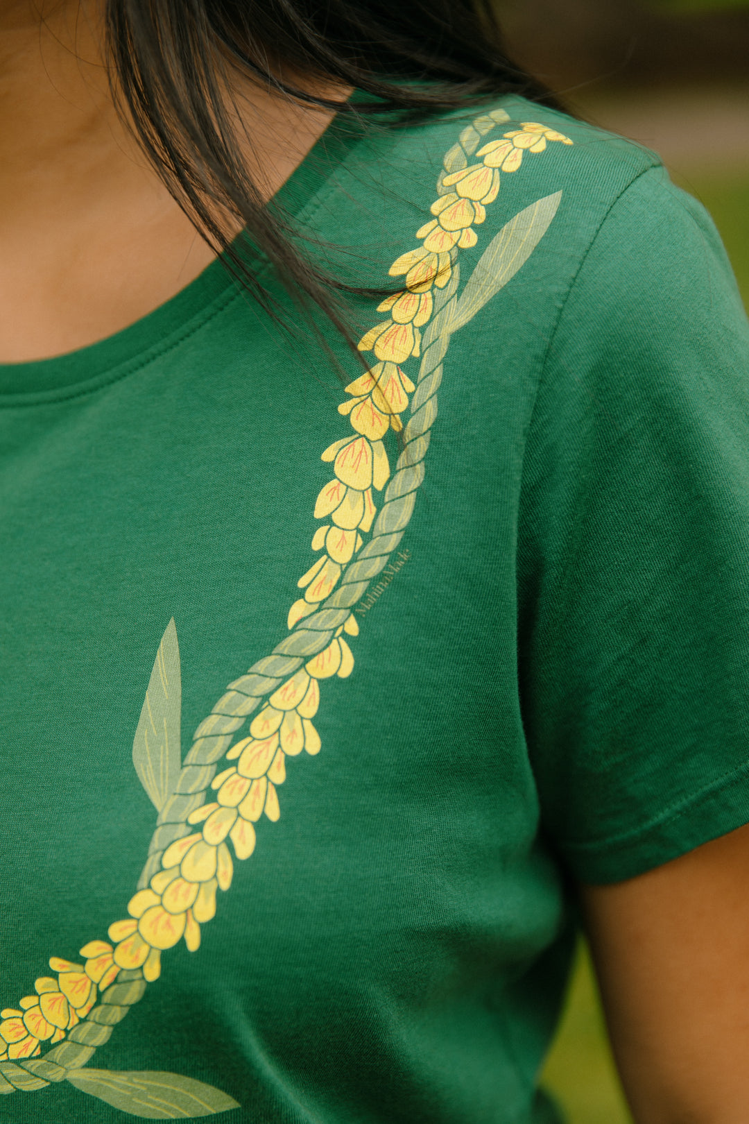 Lei Mana Tee - Bows